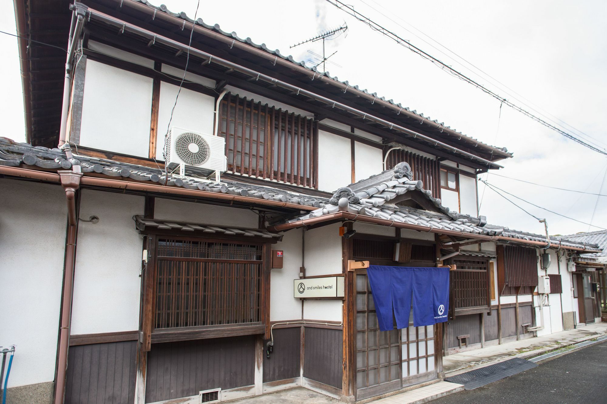 And Smiles Hostel Nara Exterior foto